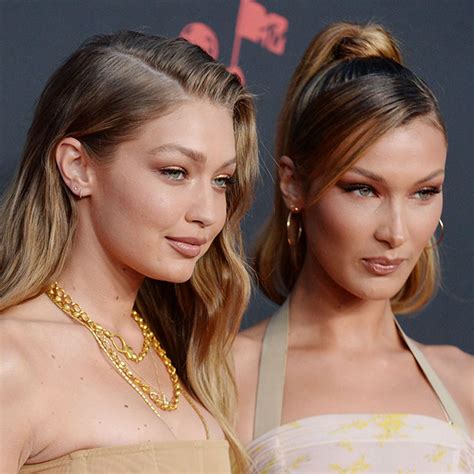 gigi hadid naked|Gigi and Bella Hadid Are Completely Naked in Versaces Latest。